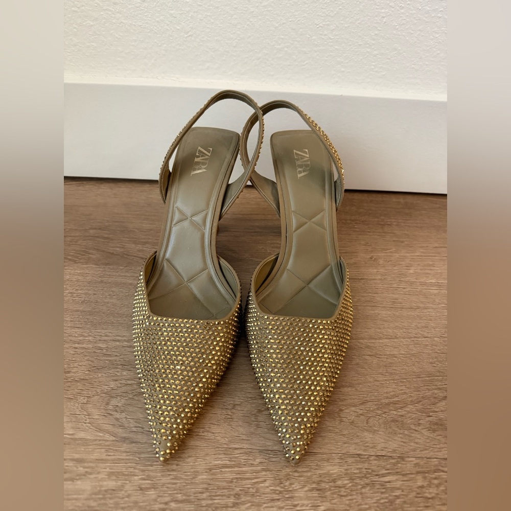 Zara Women's Gold Pointed Toe Heels